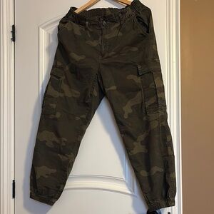 American Eagle Outfitters army cargo pants